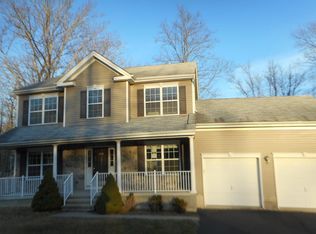 3565 Dorset Dr, Bushkill, PA 18324