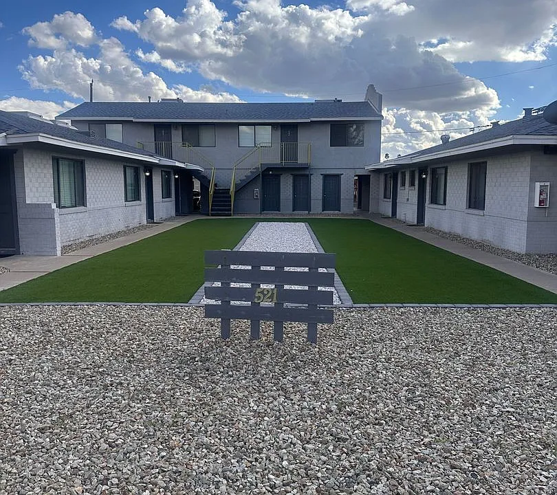 521 E Mariposa St