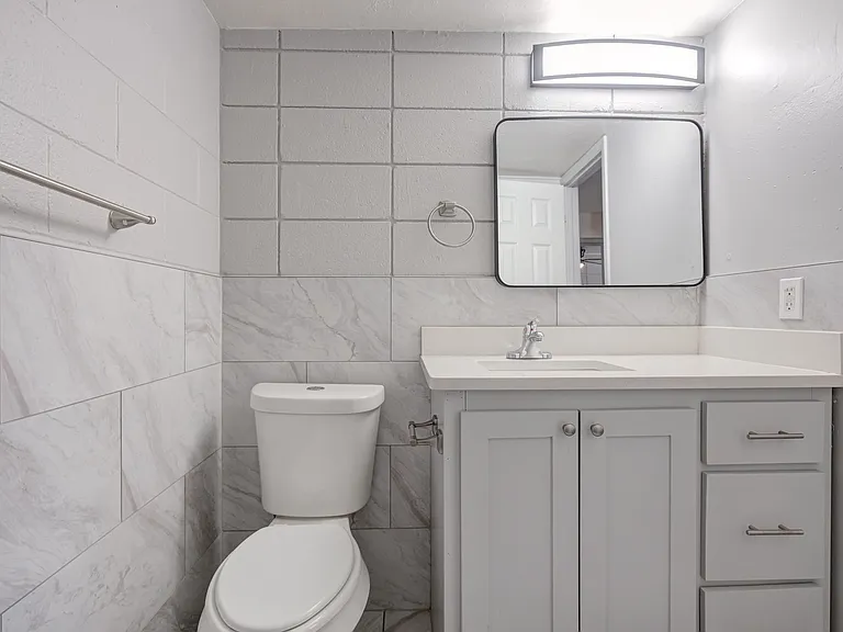 1325 W Lindsey St — Photo 44