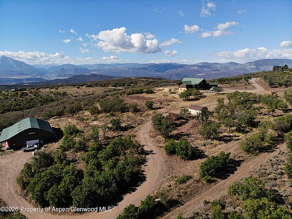 3rd image of 3 Seven Oaks Rd
