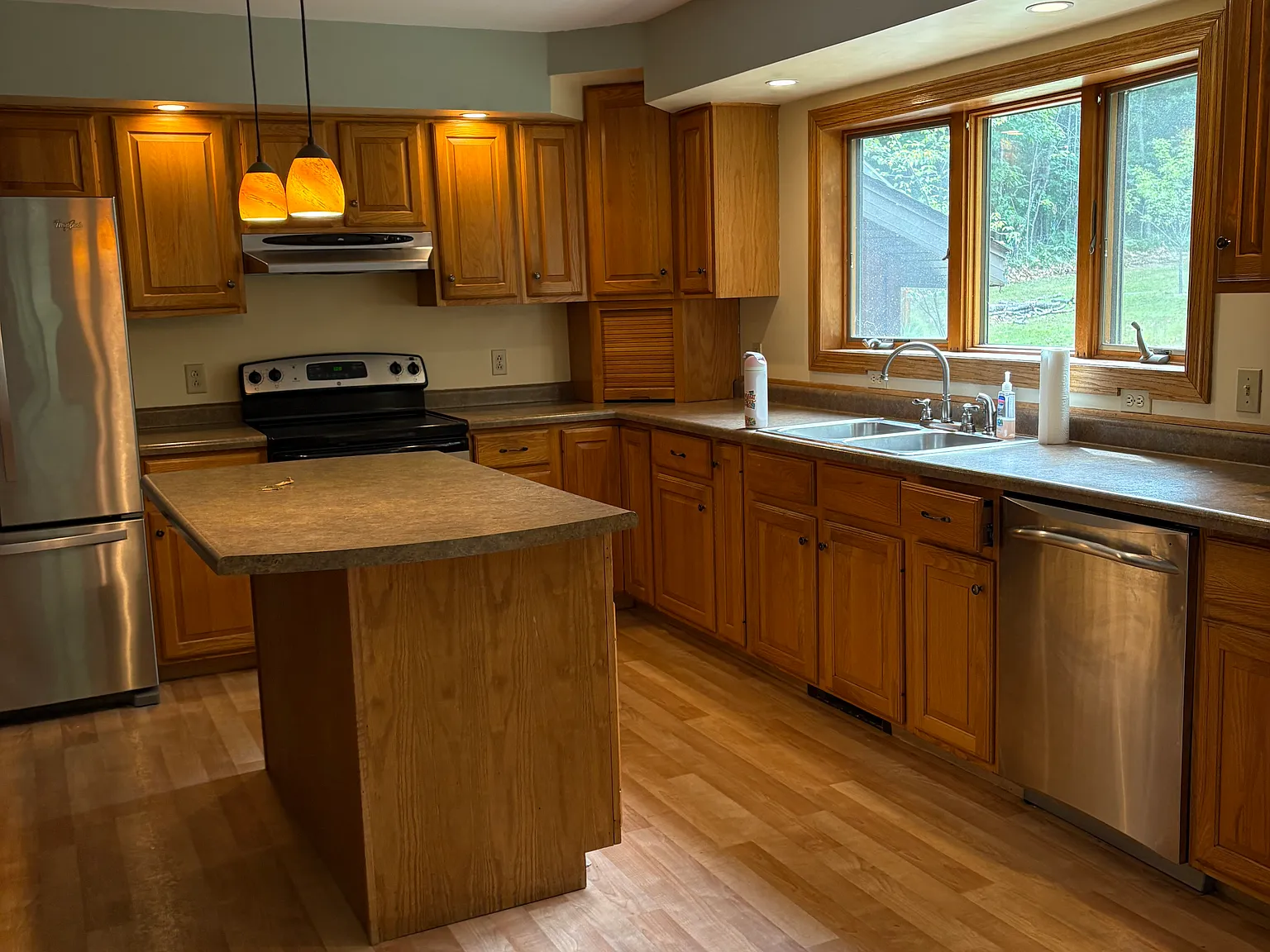 4 bed, 2400 sqft, $2,000 — Photo 4