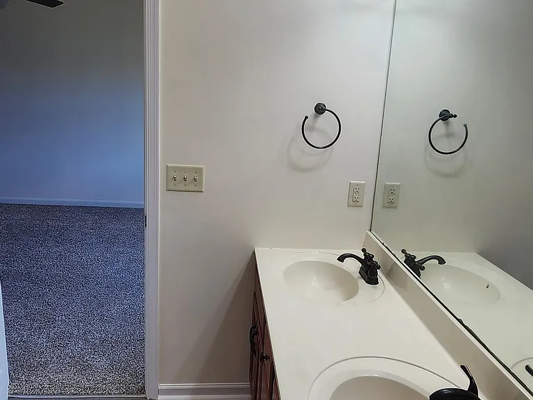 6341 Creekbend Dr — Photo 25