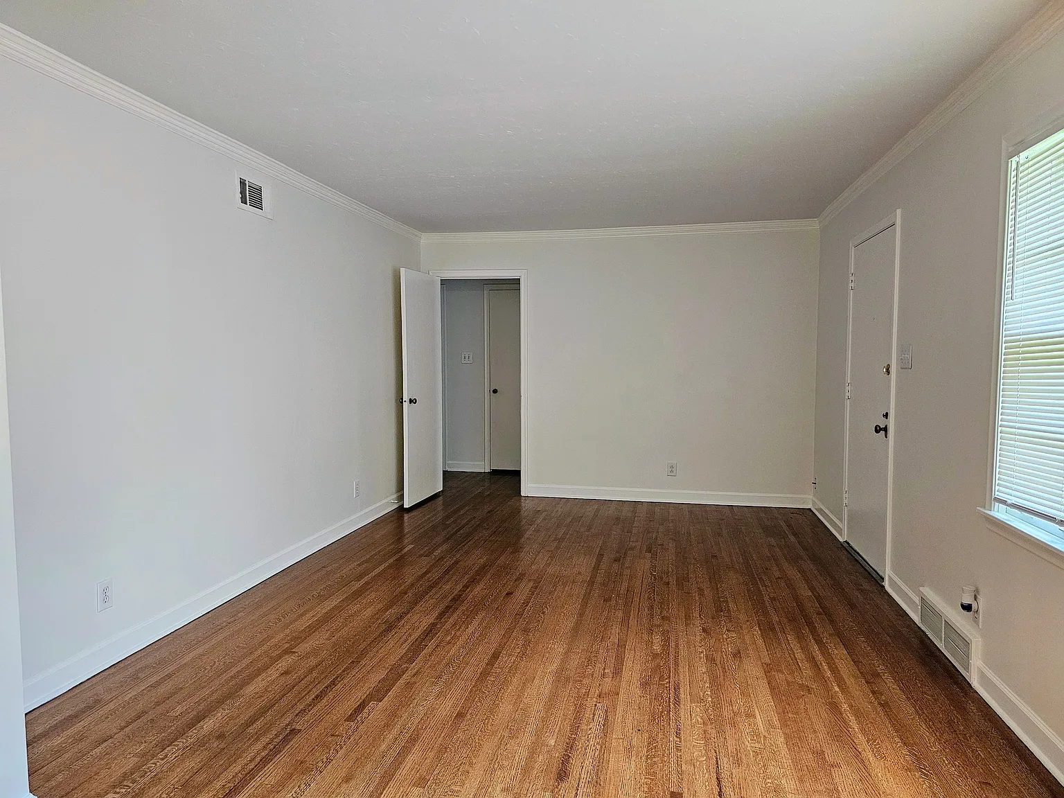 2 bed, 1.5 bath, 1055 sqft, $1,500 — Photo 4