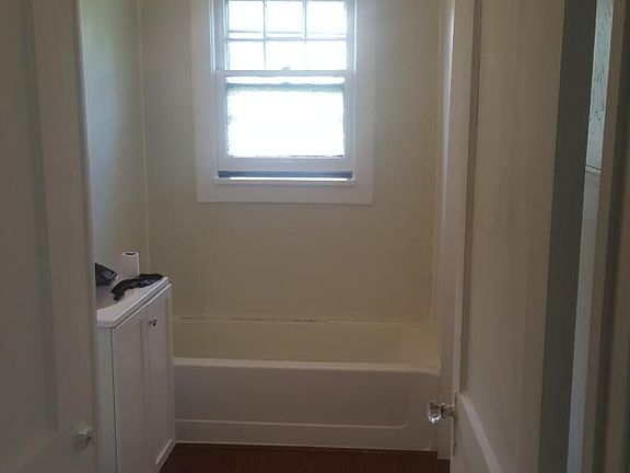 3rd image of 410 Wilson Pl #2
