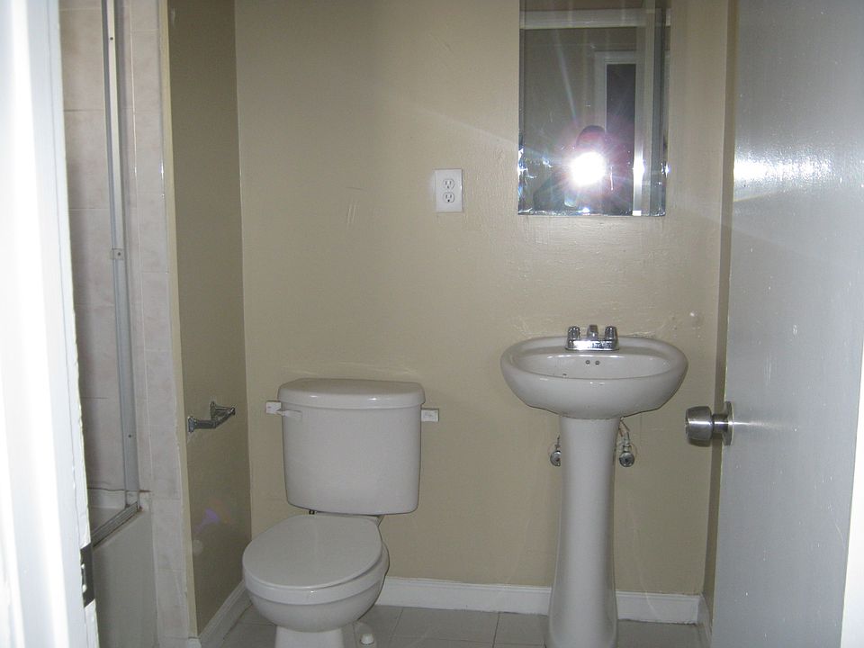 2nd image of 4724 Roosevelt Ave APT 7