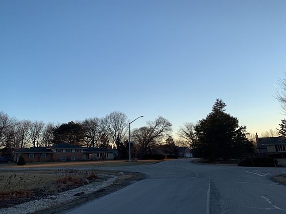5th image of 1711 Camellia Ln