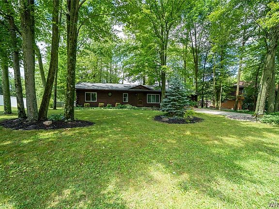 3rd image of 8376 Cobblestone Ct