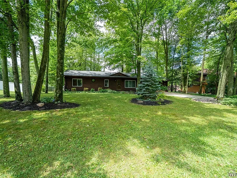 8376 Cobblestone Ct — Photo 3