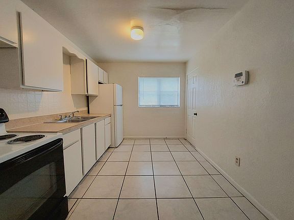 5th image of 1739 Bayview Dr