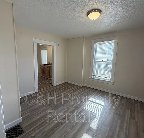 32 Custer Ave #1 — Photo 9