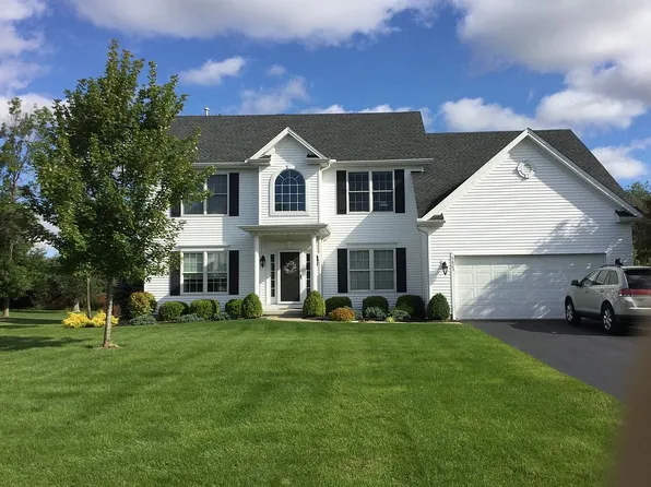 5623 Field Brook Dr, East Amherst, NY 14051