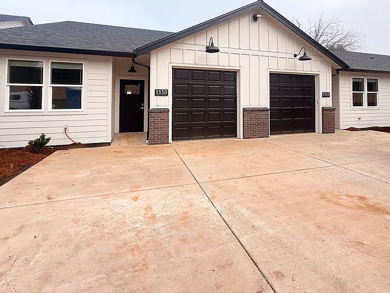 5534-5564 Skyline Rd S — Photo 118
