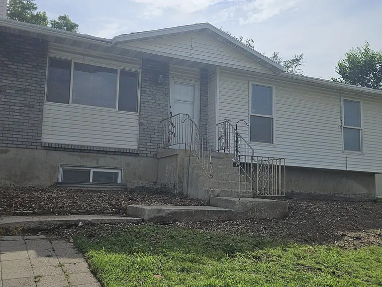 11809 S 1000 E — Photo 3
