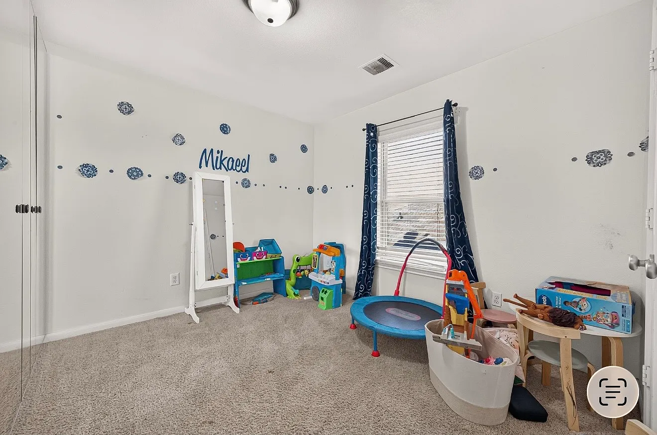 4 bed, 3.5 bath, 2413 sqft, $3,200 — Photo 2