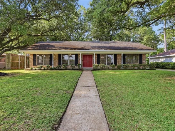 5892 N Circuit Dr, Beaumont, TX 77706