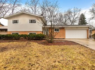 310 S Reuter Dr, Arlington Heights, IL 60005