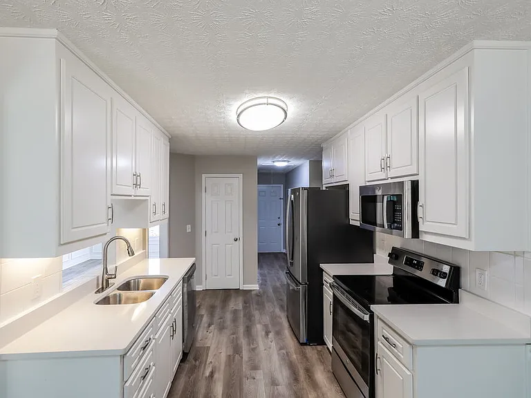 663 Stonecrest Dr — Photo 5