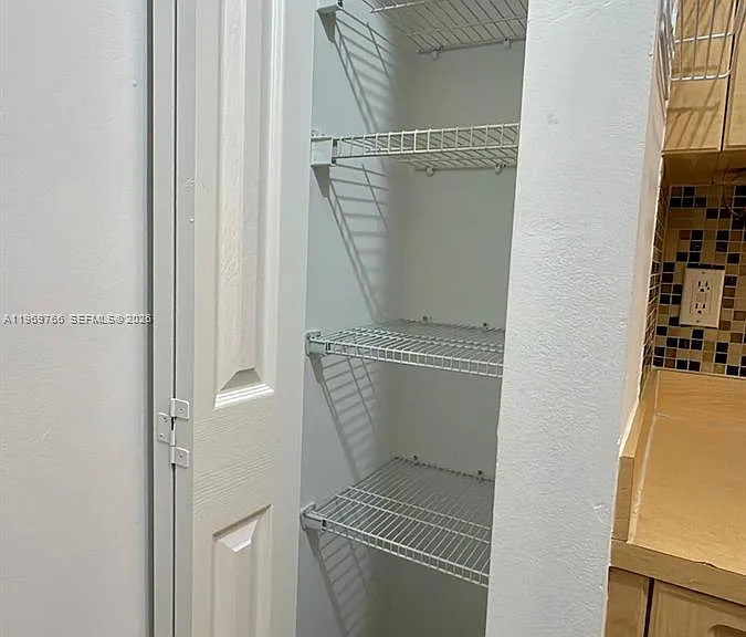 6831 SW 44th St #302 — Photo 23