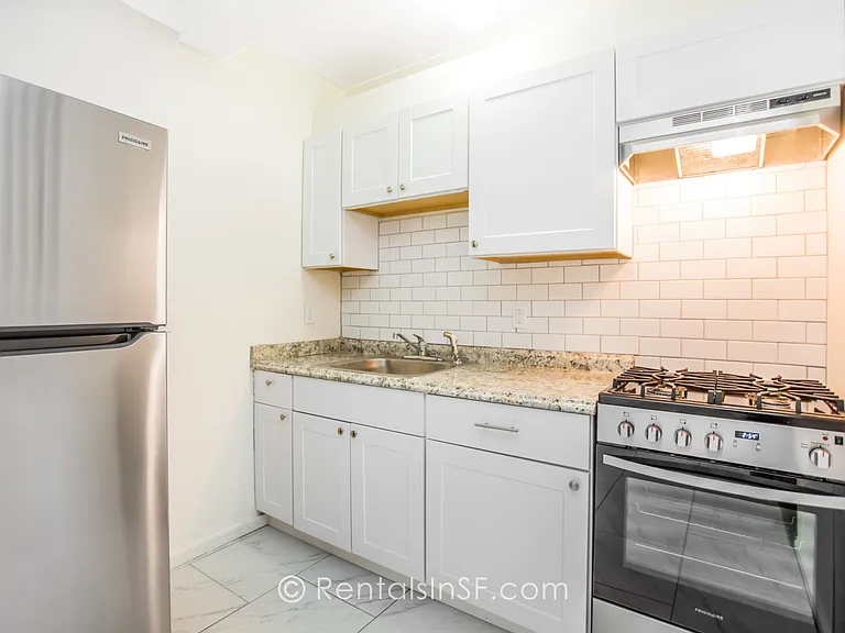1215 2nd Ave #B — Photo 2