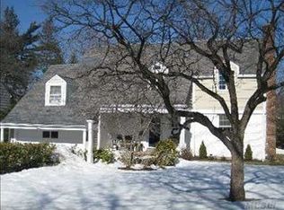 11 Winthrop Rd, Port Washington, NY 11050