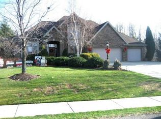 3040 White Pine Dr, Gibsonia, PA