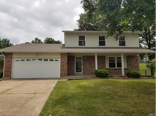 367 Beaver Lake Dr, Saint Charles, MO 63303