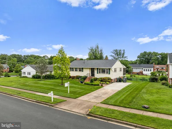 15007 Carlbern Dr, Centreville, VA 20120