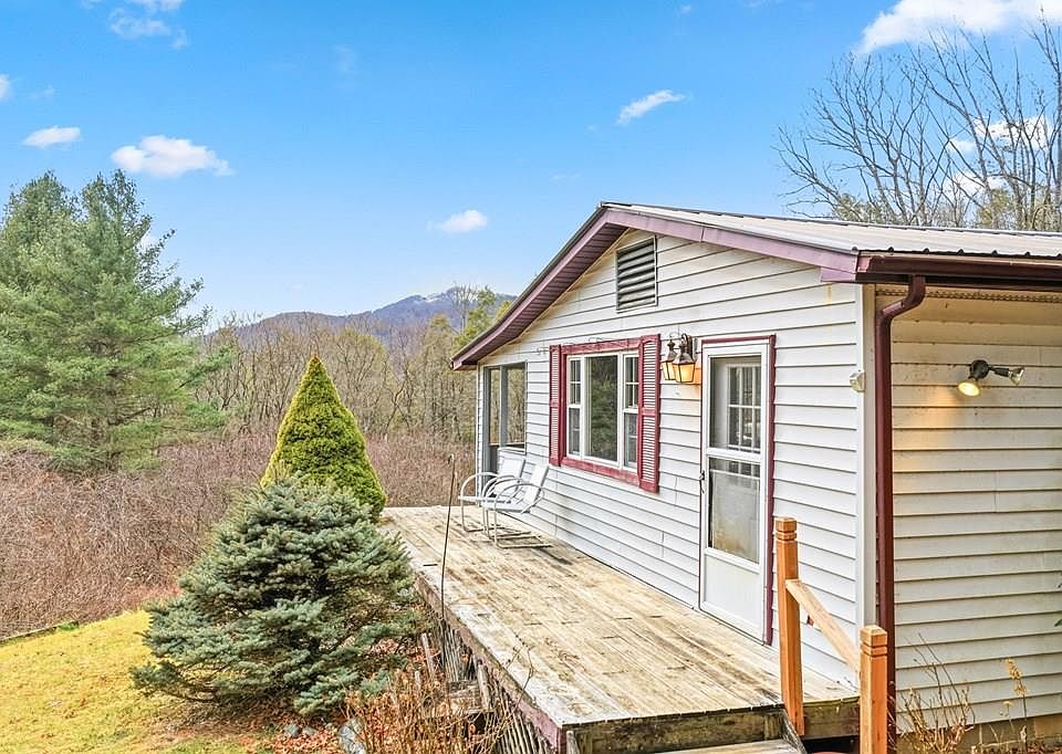 1st image of 220 Gooseberry Ln