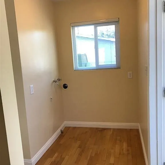 5609 Welland Ave — Photo 17