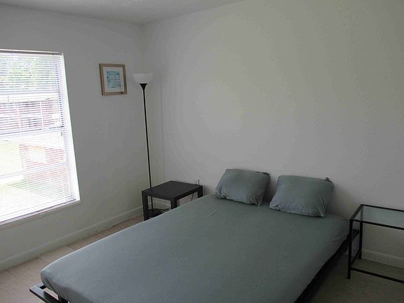 3rd image of 922 E Brownlee St APT 51