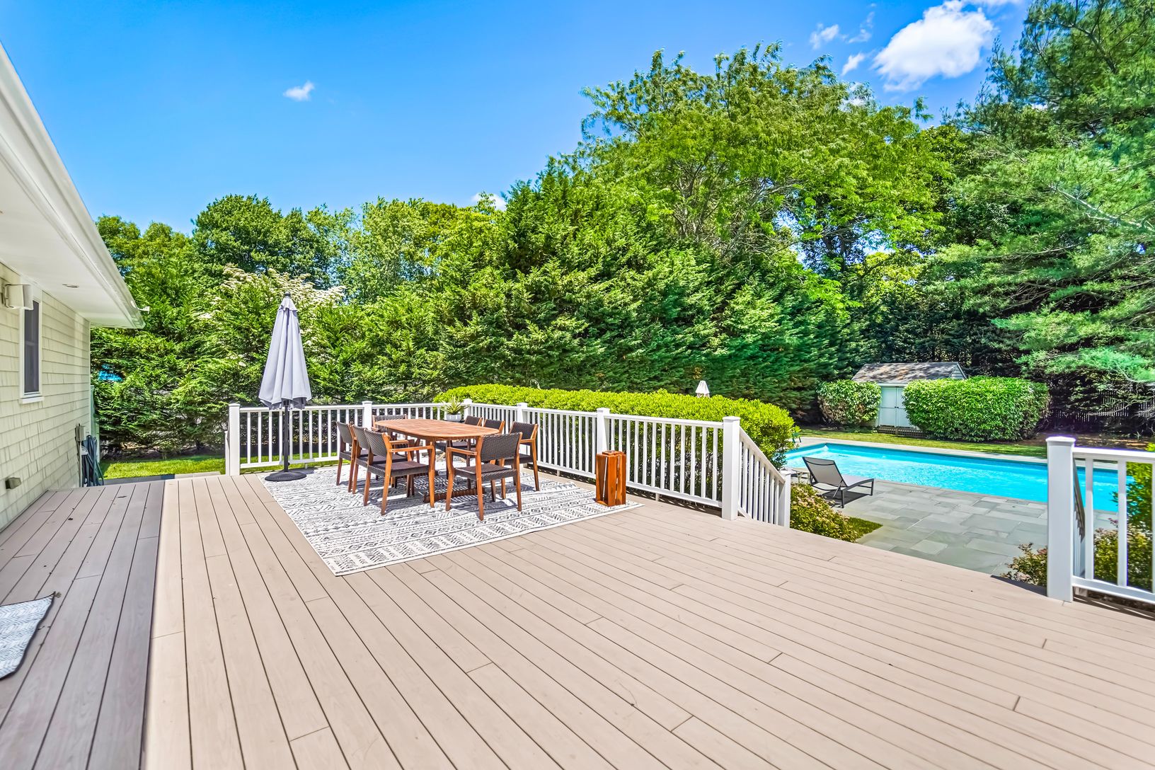  Rear Deck with Dining for 8