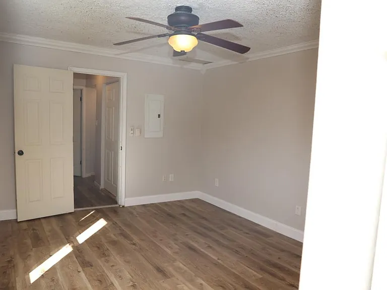 222 Dobson St — Photo 9