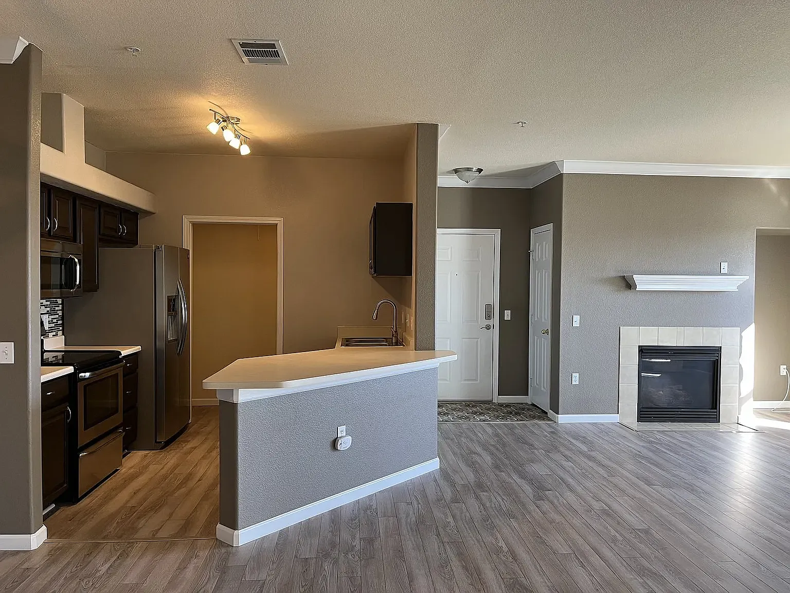 2 bed, 1.5 bath, 1103 sqft, $2,350 — Photo 4