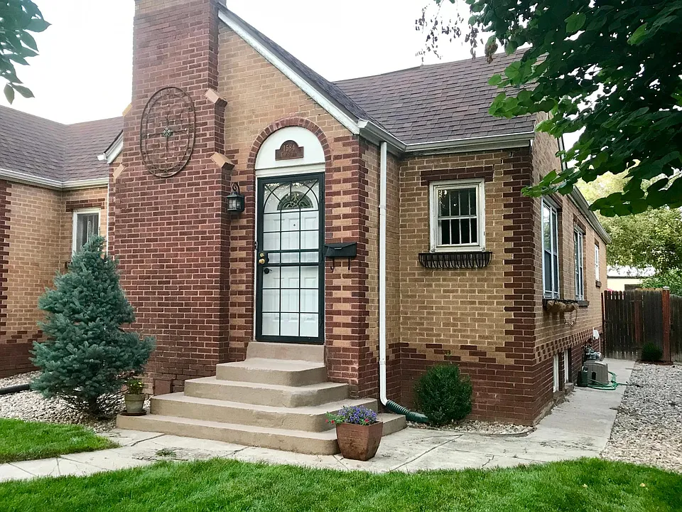 1584 Elm St