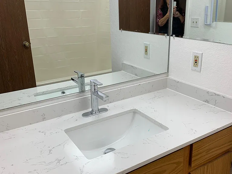 585 Sunset Ln — Photo 3