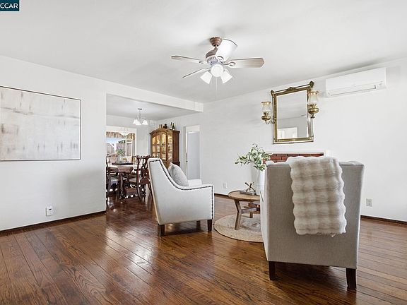 3rd image of 2977 Glenside Dr