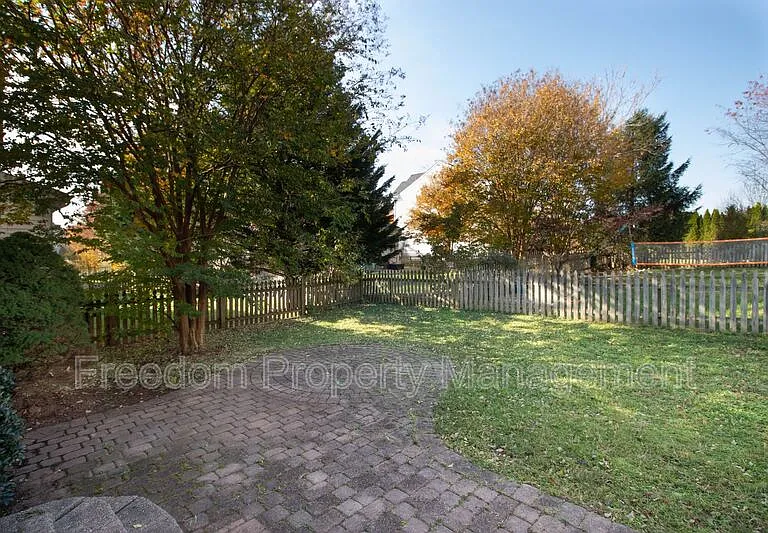 6758 Sutton Oaks Way — Photo 7