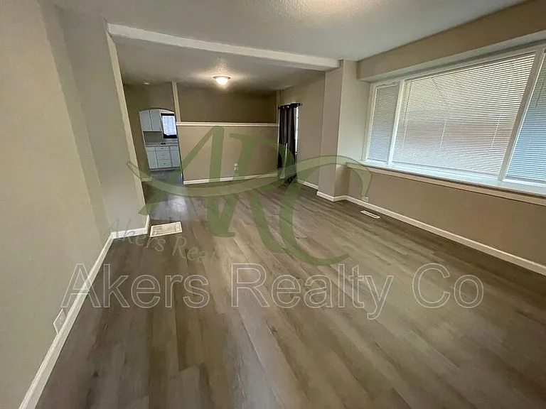 1640 E Orman Ave — Photo 2