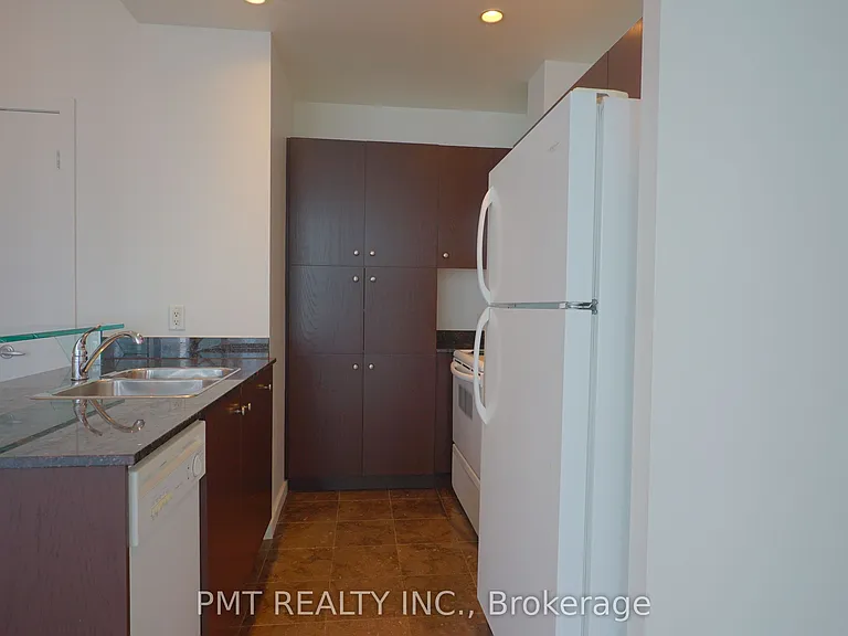 208 Queens Quay W #2401 — Photo 4