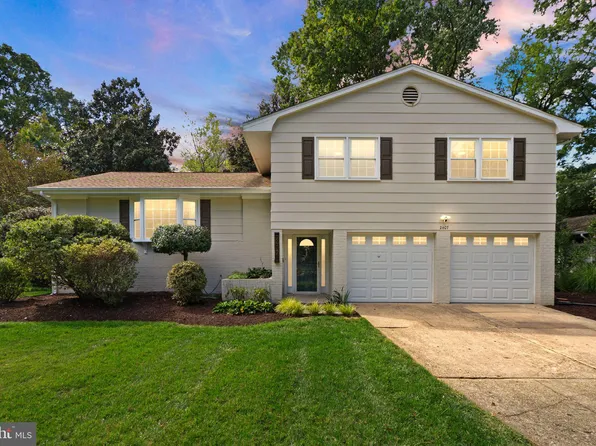 2407 Lisbon Ln, Alexandria, VA 22306