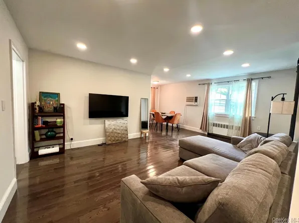 224-33 Kingsbury Avenue #B, Oakland Gardens, NY 11364