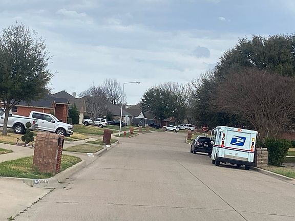 5th image of 1070 Hillwood Dr