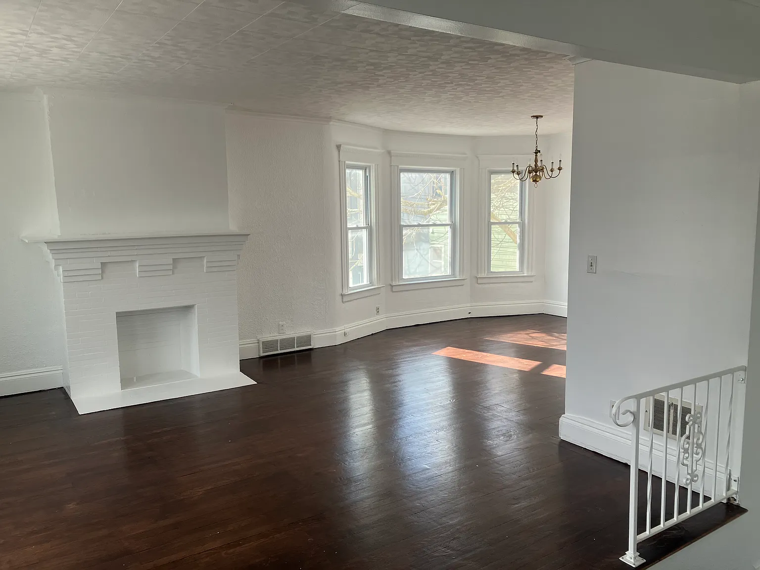1498 Delaware Ave — Photo 1