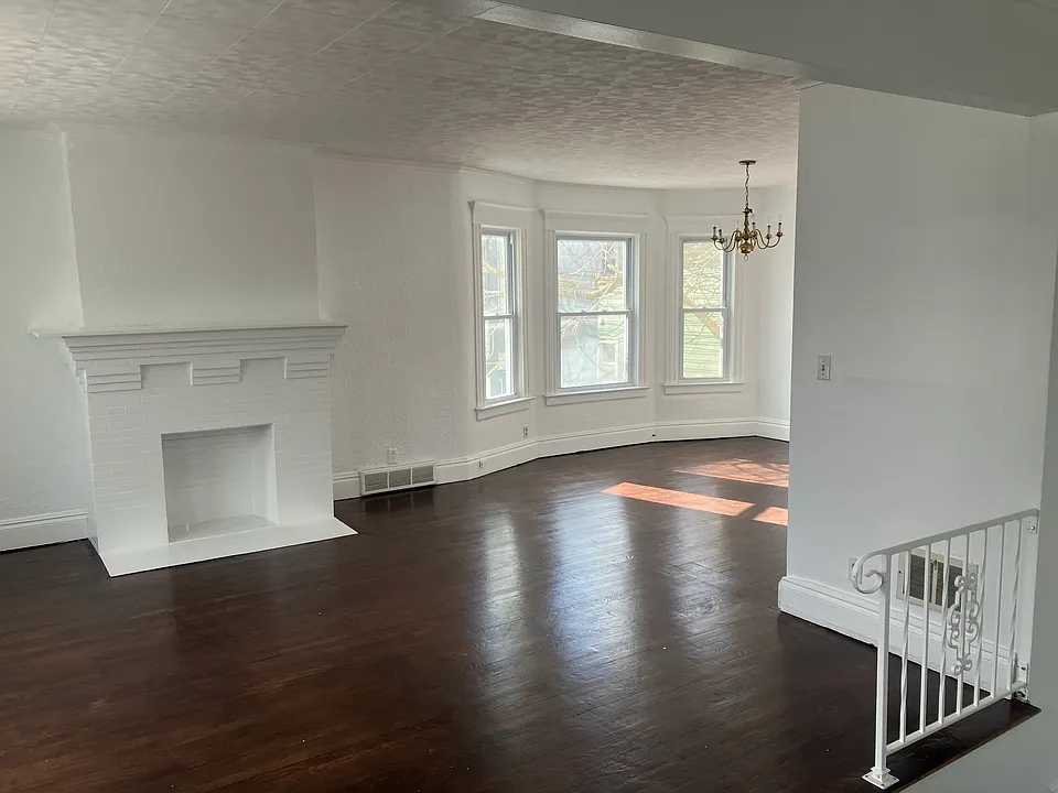 1498 Delaware Ave