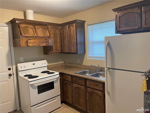 3rd image of 414 Pirul St APT 1