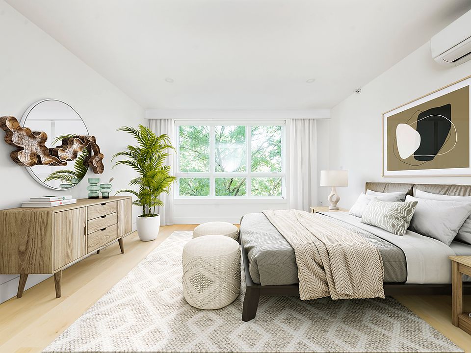 1st image of 1901 10th Ave #2R