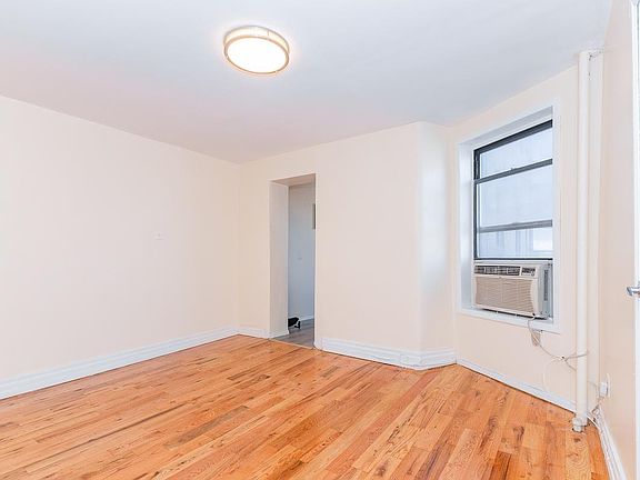 5th image of 134 Boerum St APT D3