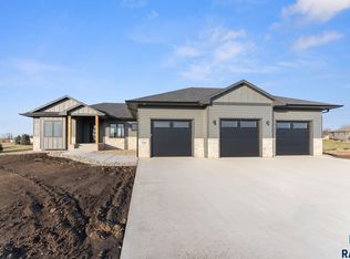 105 W Willow Trl, Crooks, SD 57020