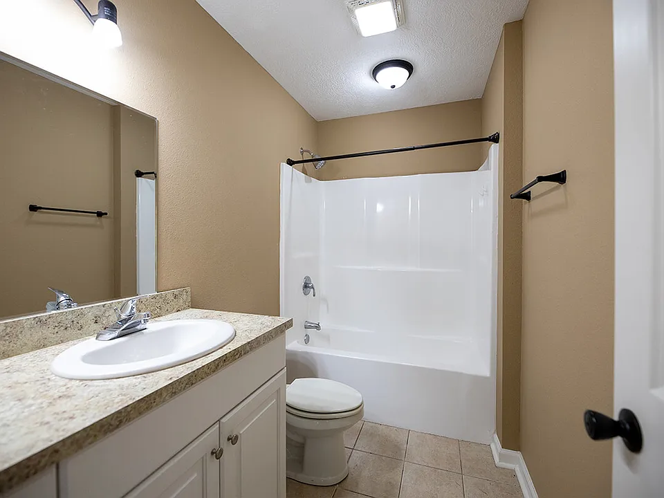 302A-FONTENOT-bathroom2_12032024