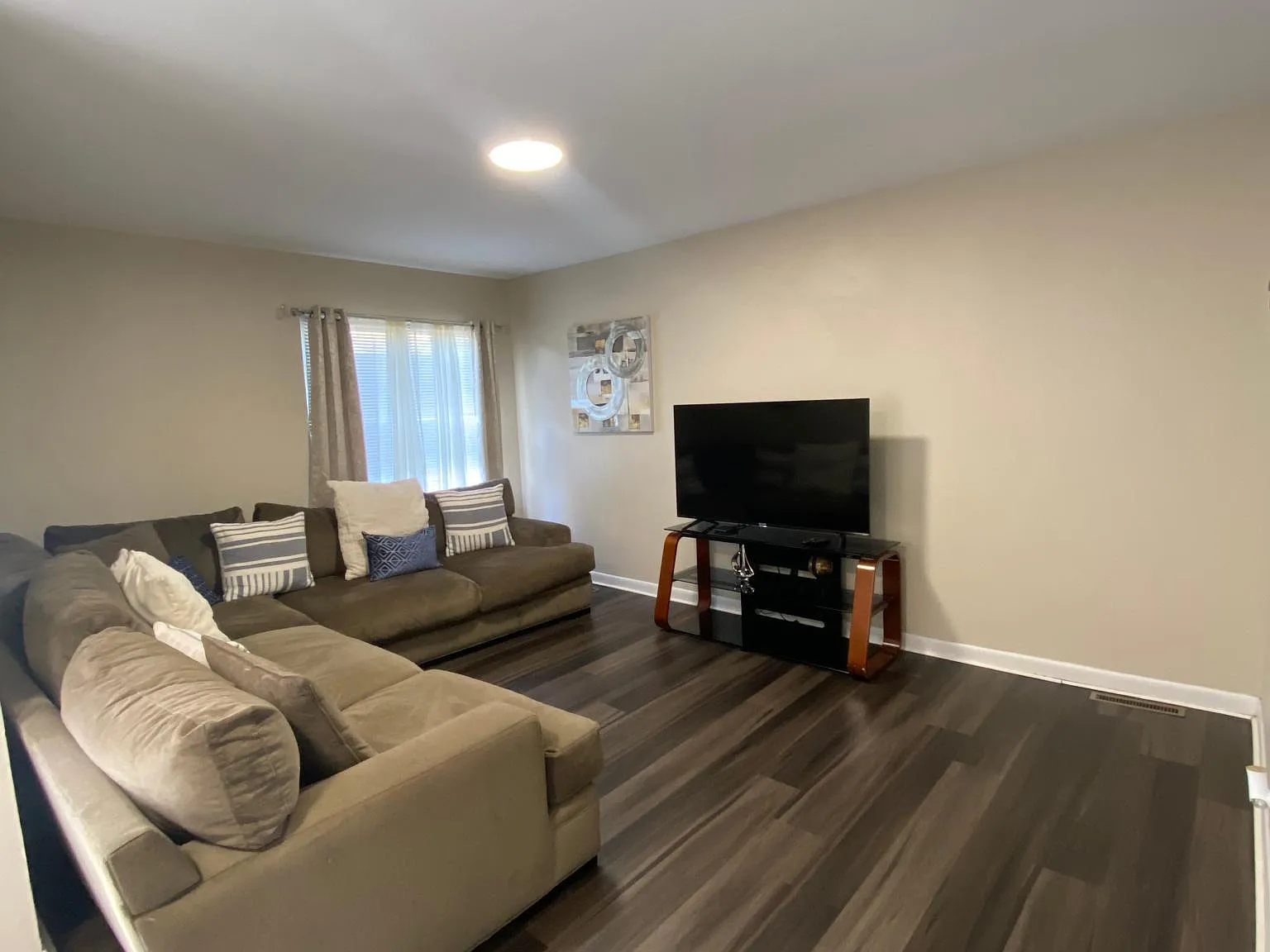 3 bed, 1.5 bath, 1125 sqft, $1,900 — Photo 3